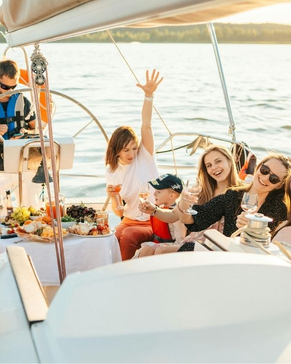 Excursión en catamarán en Dénia con comida